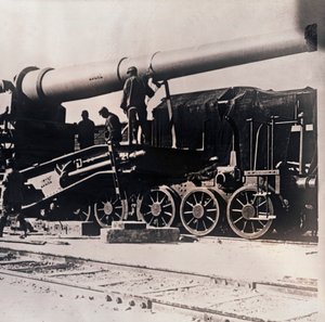 Schwere Artillerie auf einem Zug, ca. 1914-ca. 1918
