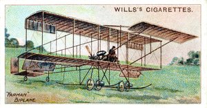 Henri Farman im Farman-Doppeldecker, französischer Flieger und Flugzeugkonstrukteur, um 1909 von Unbekannt