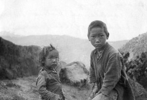 Kinder des Bergstammes, Chakrata, 1917