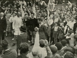 Seine Majestät in seinem Jungenlager in Southwold, 1937 von Unbekannt
