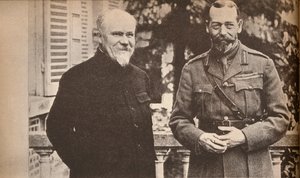 Seine Majestät mit Präsident Poincare im britischen Hauptquartier in Frankreich, um 1916, 1935