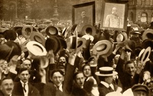 Hoch der Kaiser!: jubelnde Menschenmengen auf den Straßen, Berlin, Deutschland, 4. August 1914, 1933