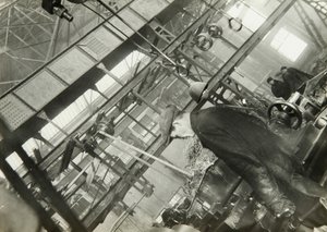 In einer Maschinenbaufabrik, UdSSR, 1930er Jahre von Unbekannt