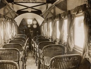 Innenraum eines Passagierflugzeugs mit Napier-Motoren, ca. 1920er Jahre von Unbekannt