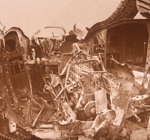 Inneres eines aufgerissenen Panzers, ca. 1914-1918 von Unbekannt