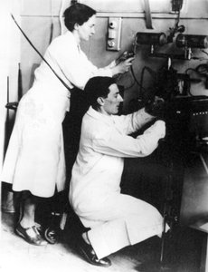 Irene Joliot-Curie und Frederic Joliot, französische Physiker, ca. 1935
