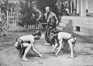 Japanische Wrestler bereit für einen Kampf, um 1902, 1903 von Unbekannt