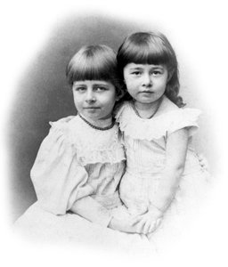 Johanne und Matilda Hertz, Töchter von Heinrich und Elisabeth Hertz, ca. 1889 von Unbekannt