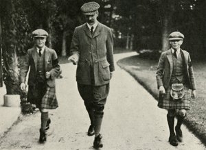 König Georg VI. und der Ex-König Edward VIII. mit ihrem Tutor Mr. Hansel