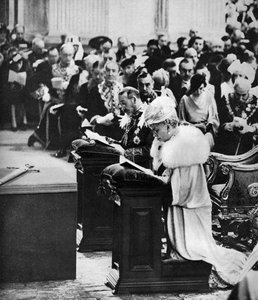 König George V. und Königin Mary in der St. Pauls Kathedrale, Silbernes Jubiläum, Dankgottesdienst, 1935 von Unbekannt