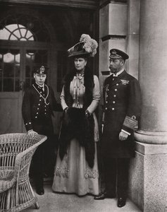 König George und Königin Mary mit ihrem Sohn Prinz Edward, Mai 1910
