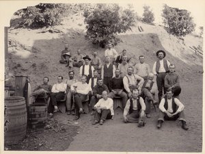 La Grange Mine Crew, Kalifornien, um 1900er von Unbekannt
