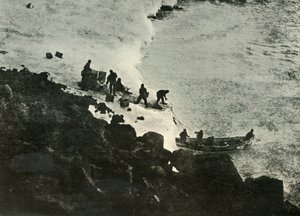 Laden von Vorräten vom Boot an der ersten Landestelle, um 1908, 1909