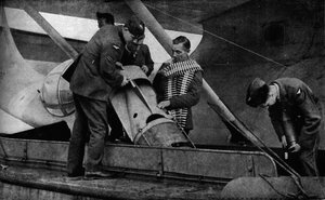 Bombenbeladung eines RAF-Flugzeugs während des Zweiten Weltkriegs, ca. 1940-1943 von Unbekannt