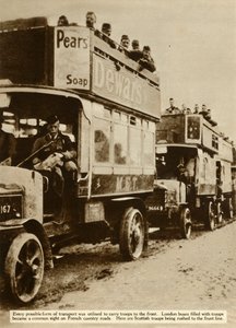 Londoner Busse bringen schottische Truppen an die Front, Erster Weltkrieg, 1914, 1935