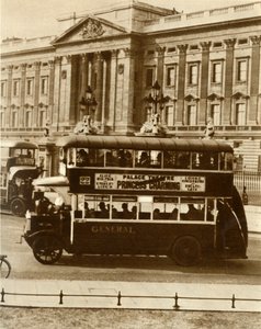 Londons neuer Allwetterbus, 1927, 1935 von Unbekannt