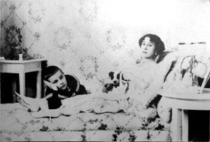 Mathilde Kschessinska, russische Primaballerina, mit ihrem Sohn Volodya, 1910 von Unbekannt