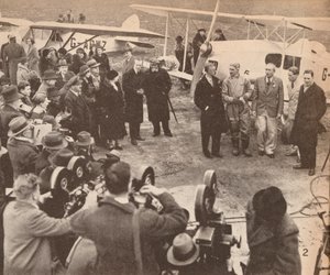 Mitglieder der Expedition am Flughafen Heston, 17. Februar 1933, kurz vor der Abreise nach Indien, um 1933