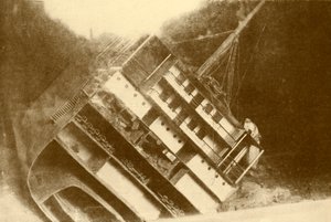 Modell zeigt die Laurentic, wie sie ursprünglich lag, 120 Fuß unter der Oberfläche, ca. 1930 von Unbekannt