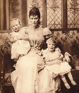 Mutter und Söhne, um 1899, 1935