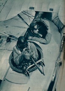 Bewegliche Kanone eines zweisitzigen Jagdflugzeugs, um 1935-1937 von Unbekannt