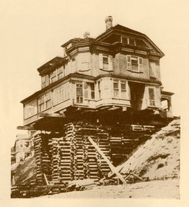 Ein Haus körperlich bewegen, ca. 1930