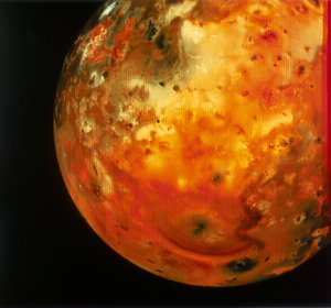 Fast vollständige Ansicht von Io, einem der Monde des Jupiter, 1979 von Unbekannt