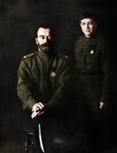 Nikolaus II., Zar von Russland und sein Sohn Alexei in Militäruniform von Unbekannt