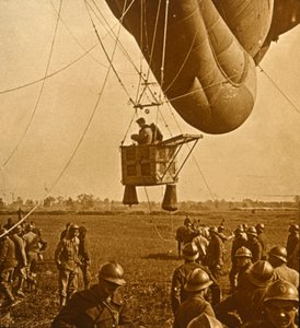 Beobachtung feindlicher Stellungen von einem Fesselballon, ca. 1914-1918 von Unbekannt
