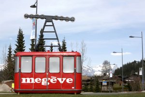 Alte Seilbahn Rochebrune auf einem Kreisverkehr, Megeve, Frankreich von Unbekannt
