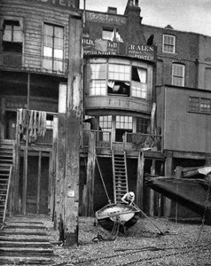 Alte Kneipe an der Themse, London, 1926-1927 von Unbekannt