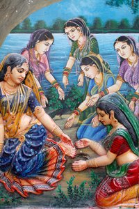 Eines Tages, als Radha auf dem Weg war, Krishna zu treffen, trat sie auf die dicke Rinde einer reifen Tamarindenfrucht und schnitt sich den Fuß. Dies verzögerte ihr Treffen mit Krishna; daher verfluchte sie den Baum, dass seine Früchte nicht reifen würden. von Unbekannt
