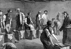 Verpackung von Tee in den Lagerhäusern der East & West India Dock Company, London, 1874 von Unbekannt