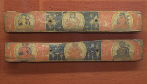 Paar Manuskriptdeckel: Prajnaparamita flankiert von Bodhisattvas oben... 12. Jahrhundert