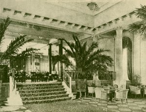 Palm Court und Lounge im Majestic, ca. 1930 von Unbekannt