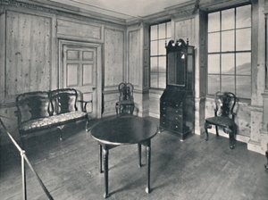 Vertäfelter Raum, um 1740, mit Möbeln meist aus der Queen-Anne-Zeit, 1927 von Unbekannt