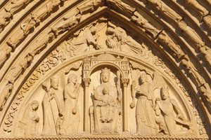Notre-Dame-Kathedrale von Paris, Westflügel: Tympanon des Heiligen Annentors, Paris, Frankreich