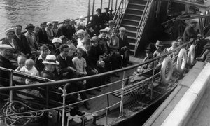 Passagiere an Bord eines Bootes, Bournemouth, Dorset, 1921