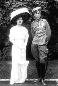 Prinzessin Helen von Serbien mit ihrem Ehemann Prinz John Konstantinowitsch von Russland, um 1915
