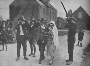 Seltsame heidnische Aberglauben, die auf der Heiligen Insel noch überleben, um 1935 von Unbekannt