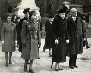 Königin Mary, Prinzessin Elizabeth, Prinzessin Margaret, Armistice Day, 1945 von Unbekannt