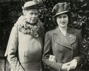 Königin Mary mit Prinzessin Elizabeth, April 1944 von Unbekannt