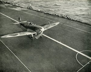 RAF Spitfire auf dem Deck eines Flugzeugträgers auf dem Weg nach Malta, Zweiter Weltkrieg, 1942 1944 von Unbekannt