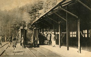 Bahnhof, um 1918-1939 von Unbekannt