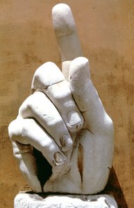 Rechte Hand von einer kolossalen Statue des Kaisers Konstantin, 330 n. Chr. von Unbekannt