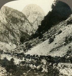 Rocky Jordalsnut 3620 ft. von der Straße mit Touristenkarren, Norwegen, um 1905 von Unbekannt