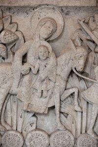 Romanisches Basrelief vom Kapitell in der Kathedrale von Autun, das die Flucht nach Ägypten darstellt, Autun, Frankreich