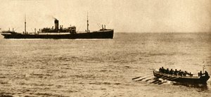 Königliche Marinekutter, der sich darauf vorbereitet, die Schiffspapiere zu prüfen, Erster Weltkrieg von Unbekannt