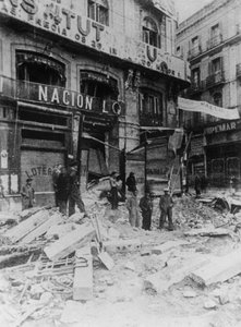 Trümmer in der Hauptstraße, Palma, Mallorca, Spanien, Spanischer Bürgerkrieg von Unbekannt