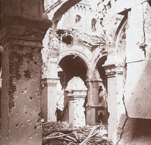 Zerstörte Kirche, Albert, Nordfrankreich, ca. 1914-ca. 1918 von Unbekannt